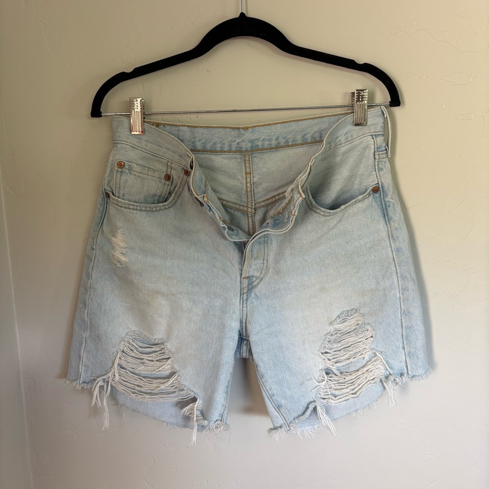 Levi’s 501 distressed cutoffs